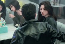 '에스콰이어' 정채연에 클럽서 대시한 플러팅남 정체는?