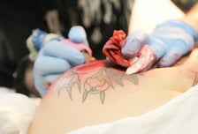 "쇼크 부르는 문신, 누가 책임지나"…'문신사법' 속도 내자 날 세운 의협