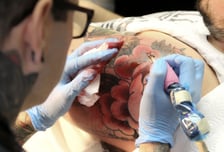 "국민 대상 비윤리 임상, 국가가 방조"…'문신사법' 제동 건 피부과학회