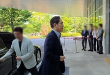 이재용 회장 '경제사절단' 자격 美 출국…삼성전자 경영진 총출동