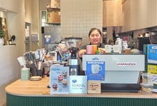 운영 어려워도 국산 우유만 고집하는 '이 카페'…"거품 곱고 풍미 살려"