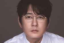 발라드 황제가 온다…신승훈, 10년만 정규앨범 발매