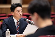 "트럼프도 2시간이면 오해 푸는데···" 강훈식, 野에 "회동 제안, 헤아려달라"