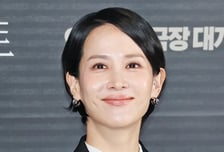 "피하고 싶었다"…밀실 다시 갇힌 조여정의 '살인자 리포트'