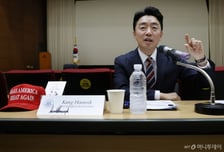 트럼프의 얼음여인이 웃었다…강훈식 비서실장이 전한 한미회담 뒷이야기