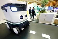 ‘로봇 도우미’, 시민의 일상으로 들어온다