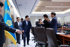 이재명 대통령에 장관들 기립박수…"순방 성과, 초당적 협력 뒷받침돼야"