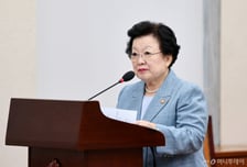 [단독]'김건희 여사 측에 귀금속' 의혹…이배용 국가교육위원장 '사임' 의사