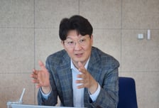 "방산, 3년은 더 오를 것…희토류도 저가 진입 기회"