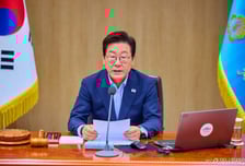 [속보]이재명 대통령 "1%대 잠재성장률 끌어올리지 않으면 어떤 정책도 반짝효과"