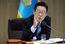 이재명 대통령 "산업부-노동부 장관 격렬히 토론해야…노사 싸우면 문제 복잡"