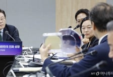 [속보]이재명 대통령 "먹고사는 문제 핵심은 기업들 지속 성장·발전"