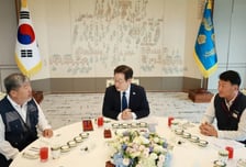 [속보]이재명 대통령, 양대노총 만나 "노동편향적? 전혀 그렇게 생각 안해"
