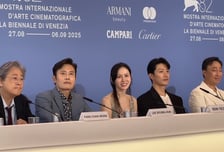 수상 기대하는 건 '어쩔수가없다', 베니스 비하인드 스틸 공개