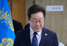 [속보]이재명 대통령 "잠재성장률 제고해야...제조업 재도약 필수"