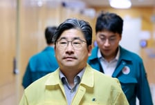 [속보]류덕현 "구조개혁, 정년연장 등 할 경우 2060년 정부부채비율 두자릿 수까지 낮아질 것 전망"