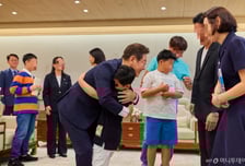 이재명 대통령 '손편지 보낸 아이들' 초청…"지킬 힘 없을 때 가장 힘들어"