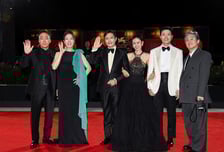 '어쩔수가없다' 개봉전 이미 순제작비 이상 벌었다!  전세계 200개국에 선판매