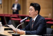 [속보]한국인 300명 구금…강훈식 비서실장 "유사사례 방지 위해 비자체계 점검 등 추진"