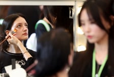 "CJ, 합병 리스크 완화·중국인 방문객 증가에…목표가 상향"-하나