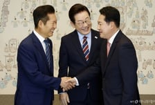 [속보]이재명 대통령, 여야 대표 만나 "민주당 출신이나 이제는 모두의 대통령"