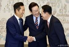 [속보]이재명 대통령, 여야 대표 만나 "힘 모으면 좋겠다, 대외협상에 큰 도움"