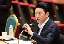 강훈식 비서실장 "비혼 출산 위한 제도 개선 방안 검토해달라"