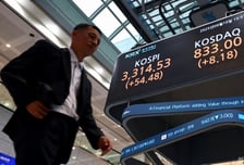 외국인 K-반도체 러브콜에 SK하이닉스 5%↑…코스피도 최고점
