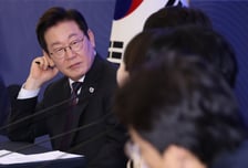 이재명 대통령 "전당포식 영업 바꿔야"…금융권 "금산분리 풀어달라"