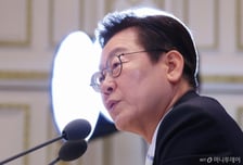 [속보]이재명 대통령 "지금 통일 얘기하면 바보 소리 듣겠죠? 전단계 평화 구축 중요"