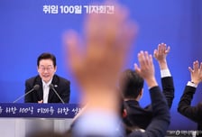 [속보]이재명 대통령, 김혜경 여사 질문에 "무지하게 조심스러워"…폭소