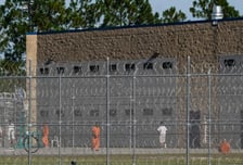 [단독]"조지아주 구금 남성 직원들, 가족과 연락 완전 단절됐었다"