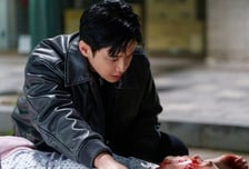 '사마귀' 장동윤, 한밤중 피투성이 위기 포착