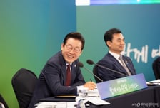 이 대통령 지지율 55%, 소폭 하락…"3대 특검 합의 파기 논란 탓"