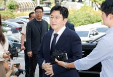 방시혁 첫 소환조사… "심려 끼쳐 죄송, 성실히 임할 것"