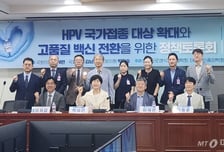 남자도 HPV 무료접종…"미국은 팔지도 않는 백신" 전문가 쓴소리