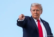 트럼프, 반도체 관세 카드 '만지작'…삼성·SK하이닉스 '약세'