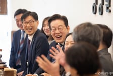 [속보]이재명 대통령, 청년 스타트업들 만나 "재도전 가능한 환경 만들어야"