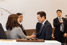 [속보]이재명 대통령, 청년 스타트업들 만나 "재도전펀드 1조원, 적어보여"