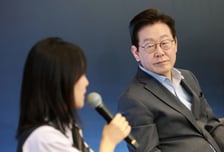 "1조원 사주고 5000억은 버릴 각오"…청년 기업인 챙긴 이재명 대통령