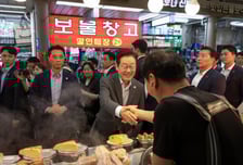 "꼬맹이, 중학생 됐다"…이재명 대통령, 성남 전통시장서 상인들과 재회