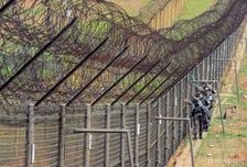 '육군 수만명 투입' DMZ 경계근무…"양자기술 활용 땐 감시 범위 늘어"