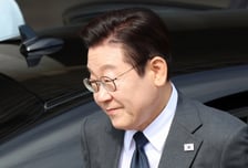 [속보]이재명 대통령 만난 블랙록 회장 "한국, 아시아 AI 수도 되도록 적극 협력"