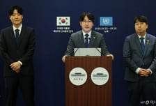 [속보]이재명 대통령 만난 블랙록 회장 "한국 증시 사상 최고치, 정치·경제 상황 빠르게 안정"