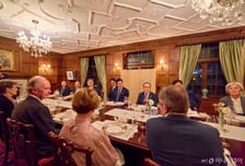 이재명 대통령, 미 오피니언 리더들과 만찬···"관세협상 요구 수용 못하는 이유 설명"