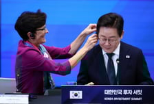 '월가 거물' 만난 이 대통령 "모건스탠리 오셨나, 잘 부탁"…좌중 폭소