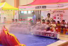 "급제동에 튕겨나가요"… 몰입도 '쑥' 새마을금고 어린이 안전교육