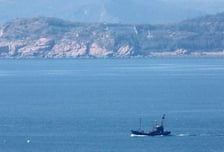 합참 "북한 상선 한 척 NLL 침범…경고사격 대응으로 해역 이탈"