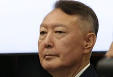 [속보]윤석열, 내란특검팀 추가기소 첫 재판 출석