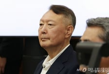 윤석열, 85일 만에 법정 출석…與 "학생이 학교 가는 건 당연"